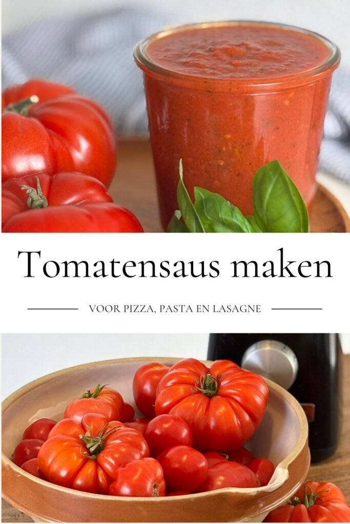 Versgemaakte tomatensaus in een weckglas staat op een houten bord naast een bosje basilicum en twee grote vleestomaten